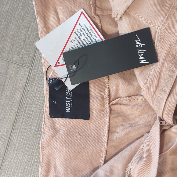 Blush PinkWomen's Shorts with Belt - Picture 2 of 3